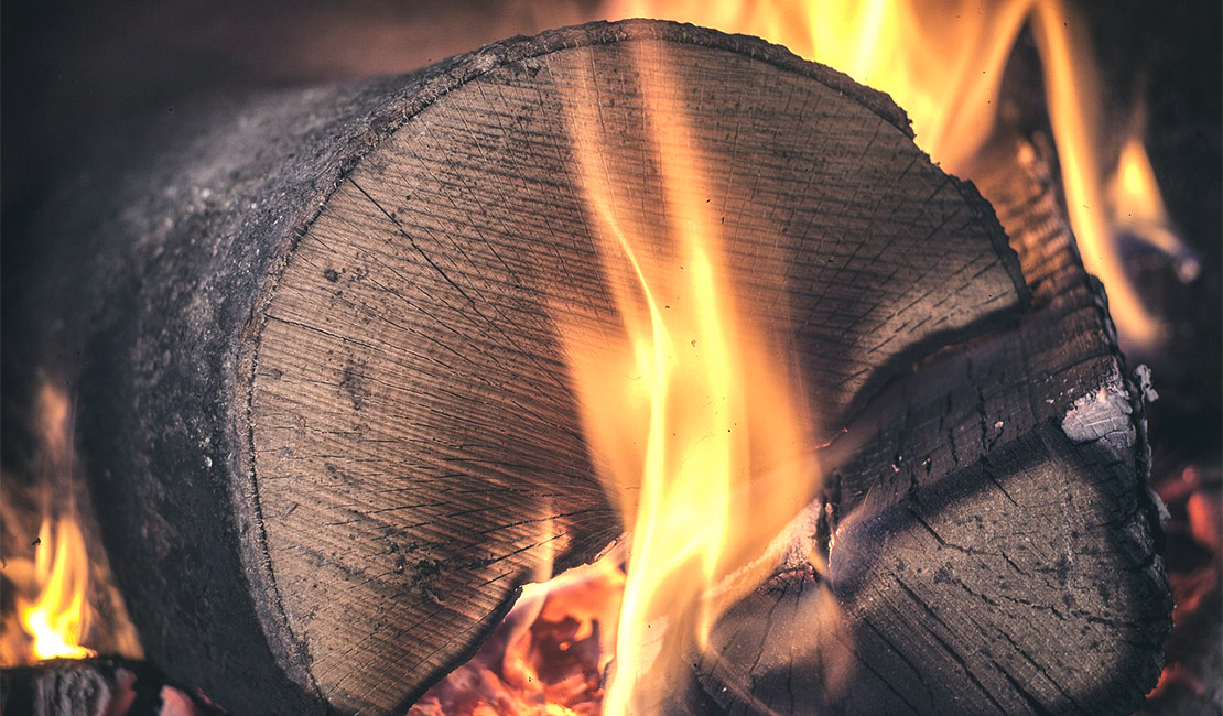 brennendes Kaminholz