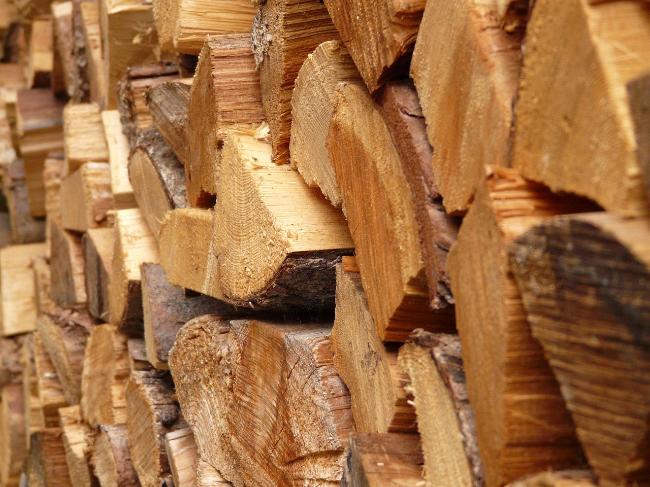 brennholz-buck gestapeltes Holz